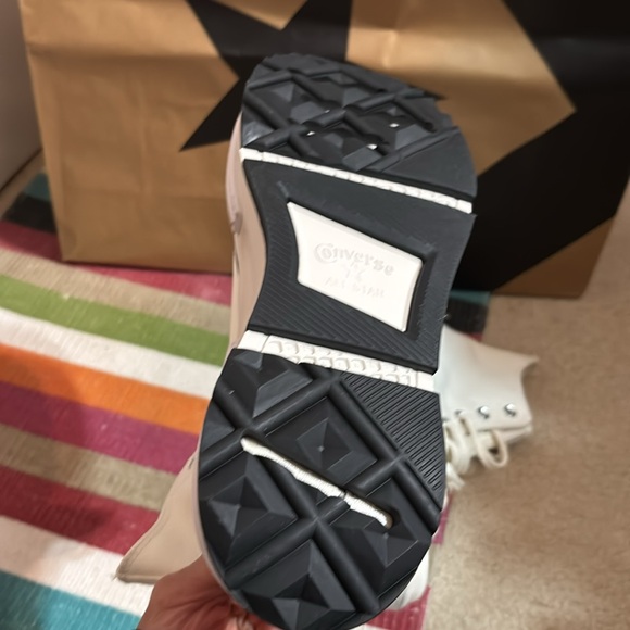 Cream canvas lift converse. NWOT - Picture 8 of 10